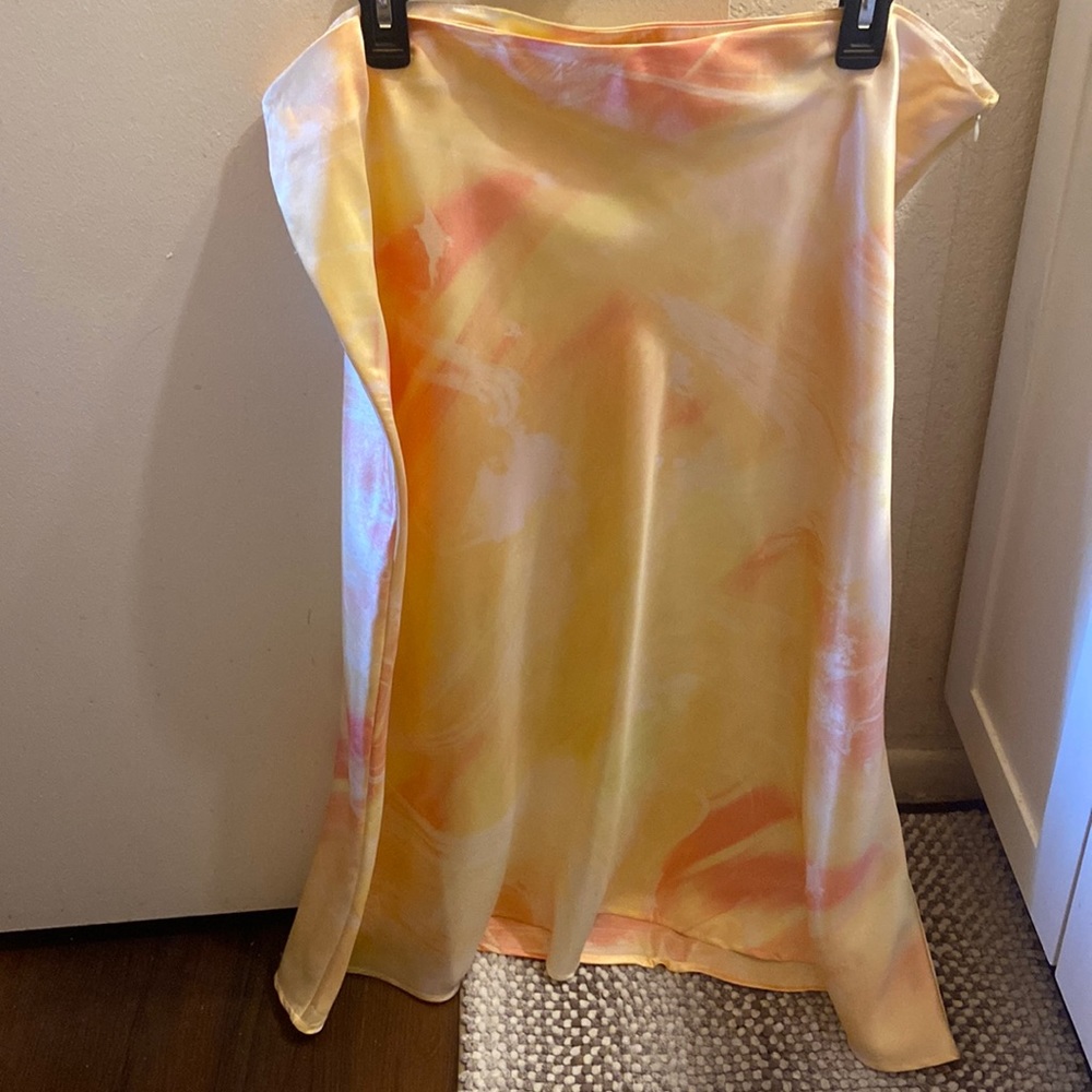 Pretty spring/Summer long, but light, skirt. Never worn.